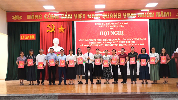 XÃ DÂN HÒA CÔNG BỐ CÁC QUYẾT ĐỊNH THÀNH LẬP TỔ CHỨC CƠ SỞ ĐẢNG VÀ TRIỂN KHAI CÁC NỘI DUNG ĐẠI HỘI ĐẢNG BỘ CÁC CẤP TIẾN TỚI ĐẠI HỘI ĐẠI BIỂU ĐẢNG BỘ XÃ KHÓA I, NHIỆM KỲ 2025-2030- Ảnh 7.