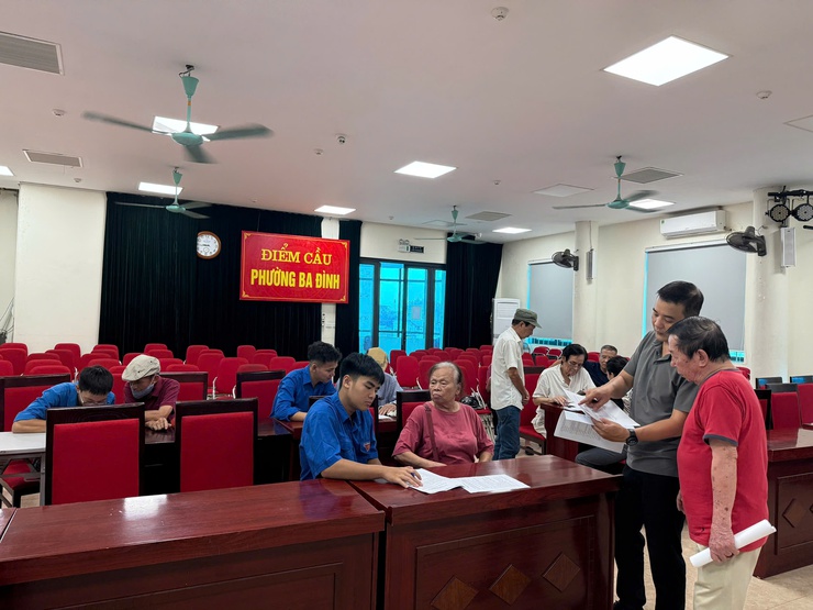 PHƯỜNG BA ĐÌNH TRIỂN KHAI TIẾP NHẬN HỒ SƠ TRỢ CẤP HƯU TRÍ XÃ HỘI THEO NGHỊ ĐỊNH 176/2025/NĐ-CP – CHỦ ĐỘNG, KỊP THỜI, VÌ QUYỀN LỢI NGƯỜI CAO TUỔI- Ảnh 7.