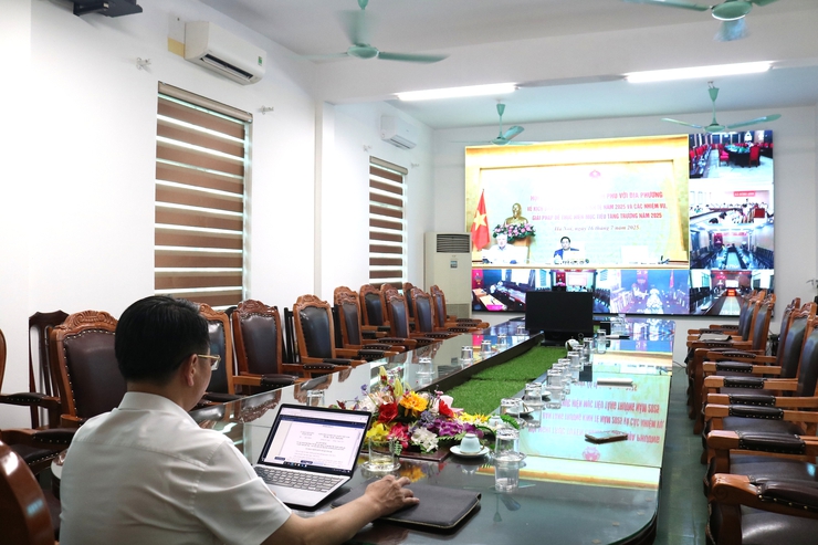 Xã Quảng Bị tham dự Hội nghị trực tuyến Chính phủ với địa phương về kịch bản tăng trưởng kinh tế năm 2025- Ảnh 2.