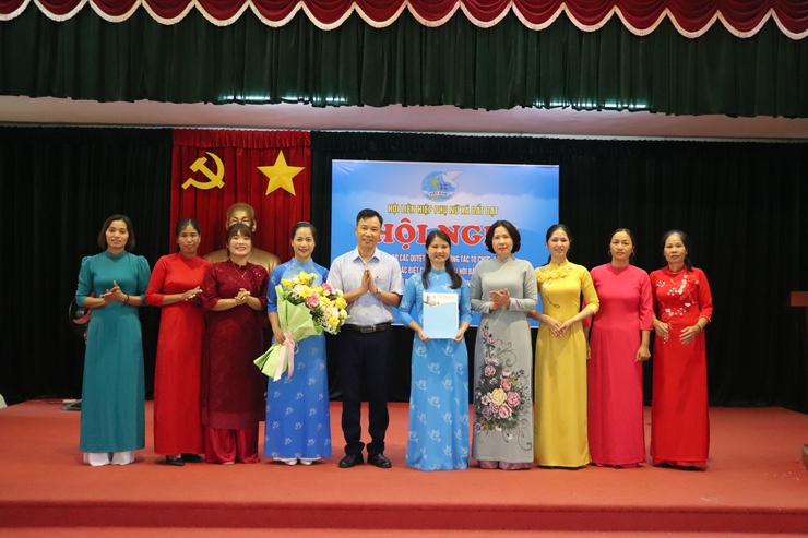 Hội nghị công bố các Quyết định thành lập Hội Liên hiệp Phụ nữ xã Bất Bạt- Ảnh 2.