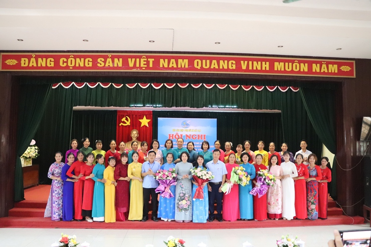 Hội nghị công bố các Quyết định thành lập Hội Liên hiệp Phụ nữ xã Bất Bạt- Ảnh 3.