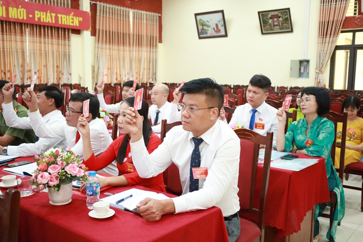 Xây dựng Chi bộ các cơ quan Đảng xứng đáng là chi bộ mẫu của Đảng bộ xã Minh Châu- Ảnh 9.