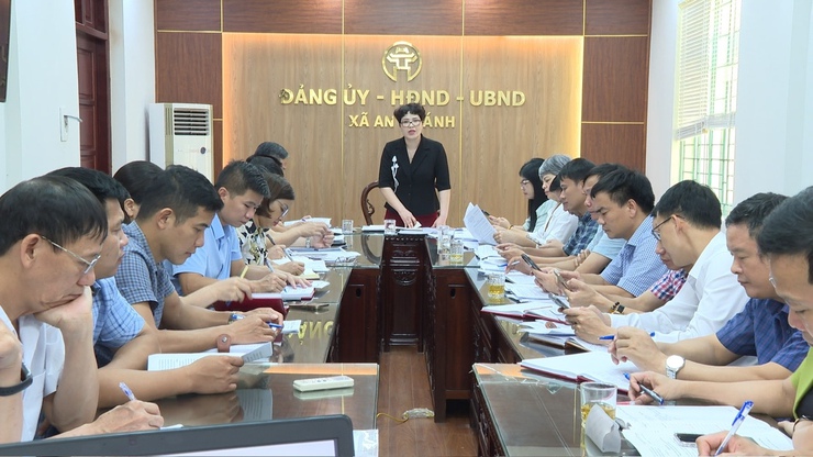 Hội nghị nghe báo cáo công tác chuẩn bị, trang trí tuyên tuyền, tổ chức phục vụ Đại hội Đảng bộ xã nhiệm kỳ 2025 - 2030- Ảnh 1.