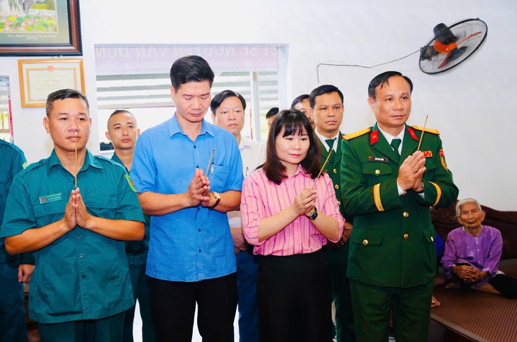 XÃ VÂN ĐÌNH TỔ CHỨC LỄ TRAO BẰNG “TỔ QUỐC GHI CÔNG” CHO THÂN NHÂN LIỆT SĨ NGUYỄN VĂN DŨNG- Ảnh 3.