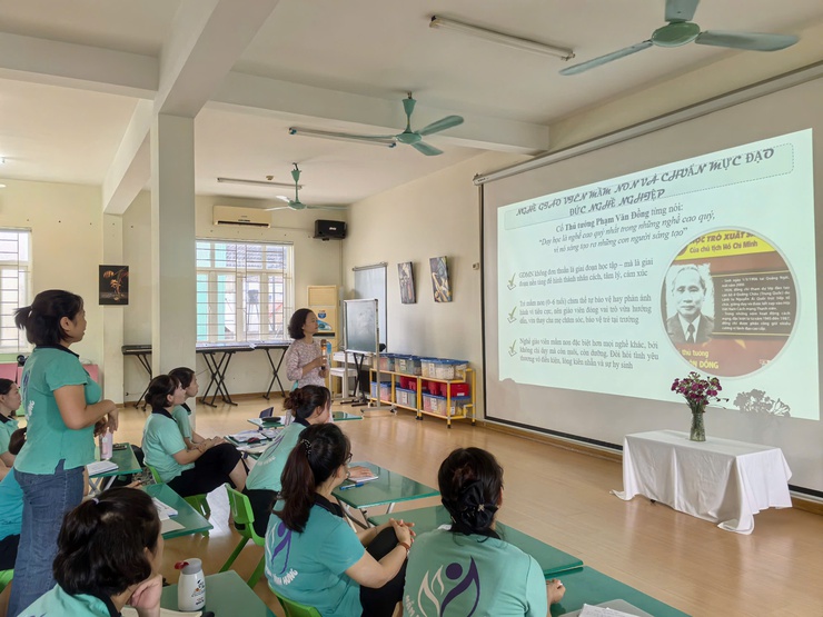 TRƯỜNG MẦM NON VĨNH HƯNG TỔ CHỨC BỒI DƯỠNG CHUYÊN MÔN HÈ NĂM 2025 VỚI CHỦ ĐỀ: ĐẠO ĐỨC NHÀ GIÁO – PHÒNG CHỐNG BẠO LỰC HỌC ĐƯỜNG
- Ảnh 2.
