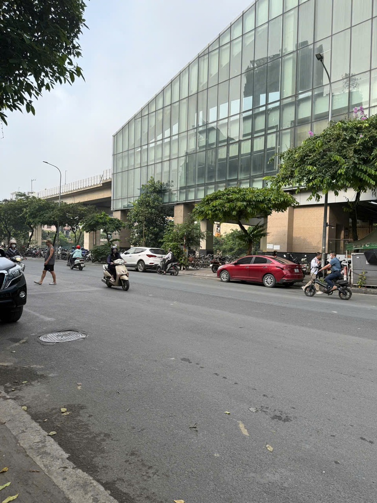 Ngày 16/7, Hà Nội sáng có nơi có mưa, trưa và chiều nóng cục bộ, đêm trời oi bức- Ảnh 2.