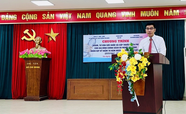 PHƯỜNG YÊN NGHĨA TỔ CHỨC TƯ VẤN, KHÁM SỨC KHỎE VÀ CẤP PHÁT THUỐC MIỄN PHÍ, TRAO QUÀ CHO 200 ĐỐI TƯỢNG LÀ NGƯỜI CÓ CÔNG, GIA ĐÌNH CHÍNH SÁCH- Ảnh 3.
