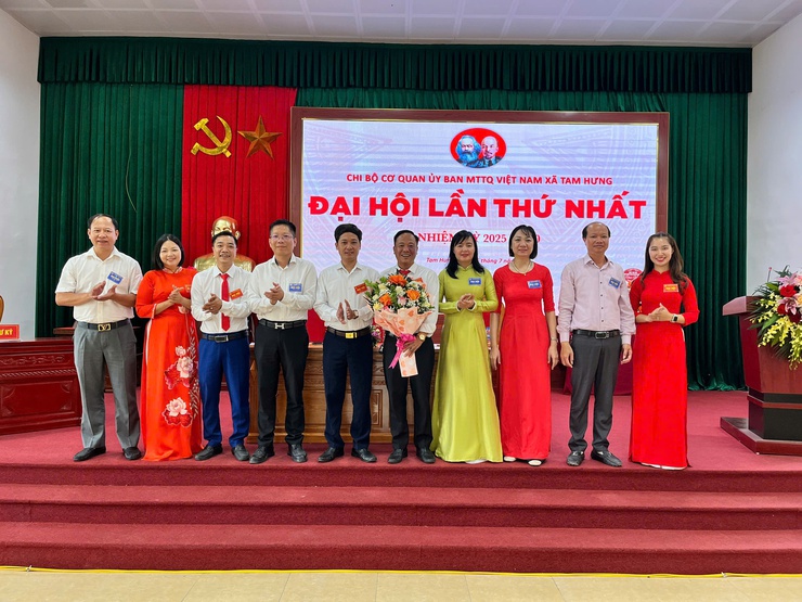 Đoàn kết – Trí tuệ – Hành động: Chi bộ Cơ quan MTTQ xã Tam Hưng tiên phong trong nhiệm vụ xây dựng Đảng và phát huy sức mạnh đại đoàn kết- Ảnh 1.