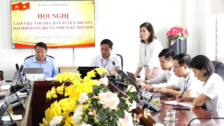 Thường trực Đảng ủy xã Bình Minh làm việc với Tiểu ban Tuyên truyền – Khánh tiết và Tiểu ban Văn kiện chuẩn bị Đại hội Đảng bộ xã lần thứ I, nhiệm kỳ 2025 – 2030- Ảnh 1.