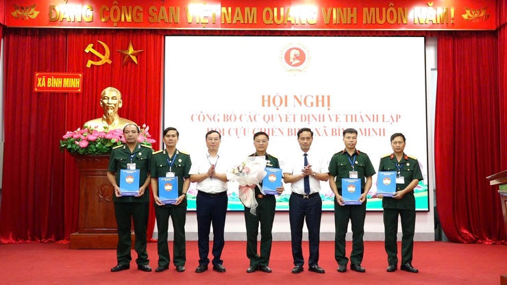 Công  bố Quyết định thành lập hội cựu chiến binh xã Bình Minh- Ảnh 2.