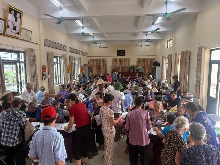 XÃ ỨNG HÒA: RA QUÂN HỖ TRỢ NGƯỜI CAO TUỔI LÀM HỒ SƠ TRỢ CẤP HƯU TRÍ XÃ HỘI- Ảnh 1.