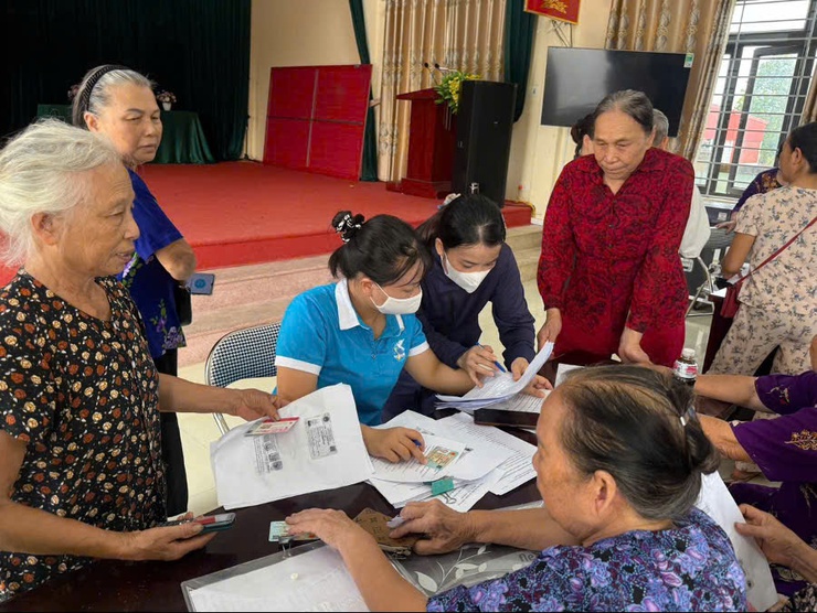 XÃ ỨNG HÒA: RA QUÂN HỖ TRỢ NGƯỜI CAO TUỔI LÀM HỒ SƠ TRỢ CẤP HƯU TRÍ XÃ HỘI- Ảnh 3.