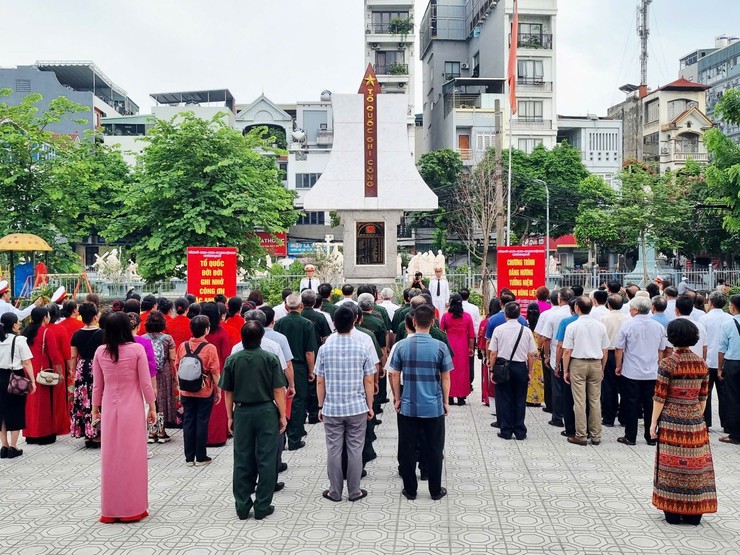 Phường Đại Mỗ tổ chức công bố và trao các Quyết định của UB.MTTQ Việt Nam và các tổ chức chính trị - xã hội- Ảnh 2.