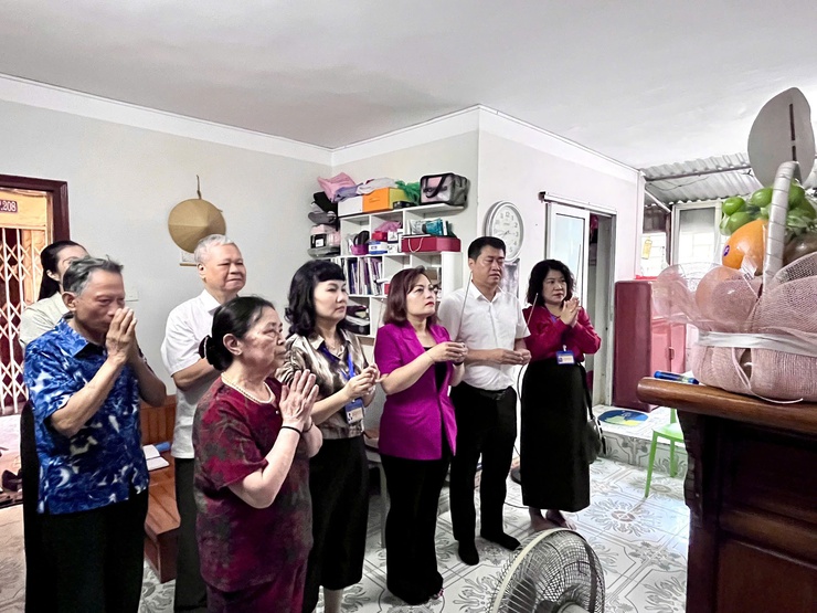 Phường Ô Chợ Dừa thăm, tặng quà các gia đình chính sách nhân ngày Thương binh – Liệt sỹ 27/7- Ảnh 6.