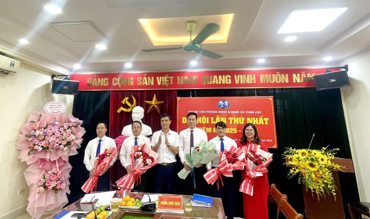 Chi bộ Văn phòng HĐND và UBND xã Thiên Lộc tổ chức Đại hội lần thứ Nhất, nhiệm kỳ 2025 - 2030- Ảnh 3.