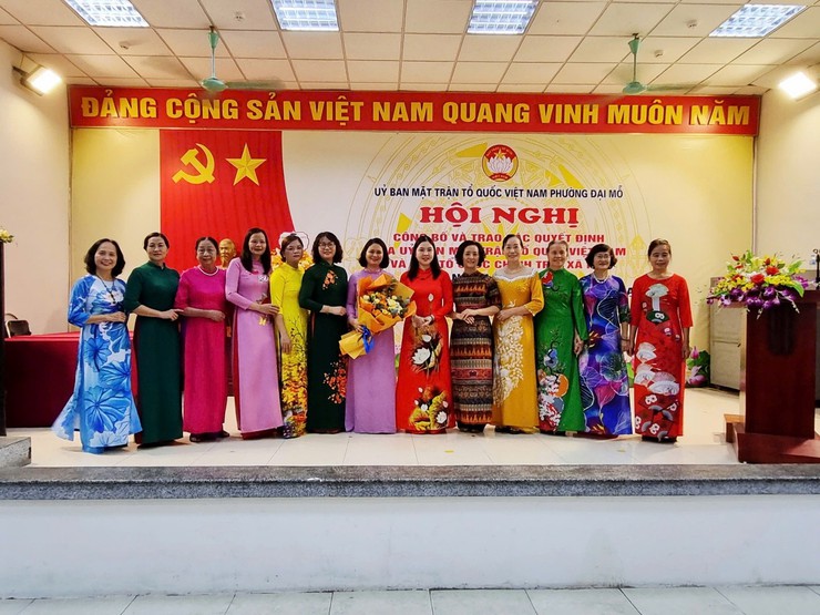 Phường Đại Mỗ tổ chức công bố và trao các Quyết định của UB.MTTQ Việt Nam và các tổ chức chính trị - xã hội- Ảnh 4.