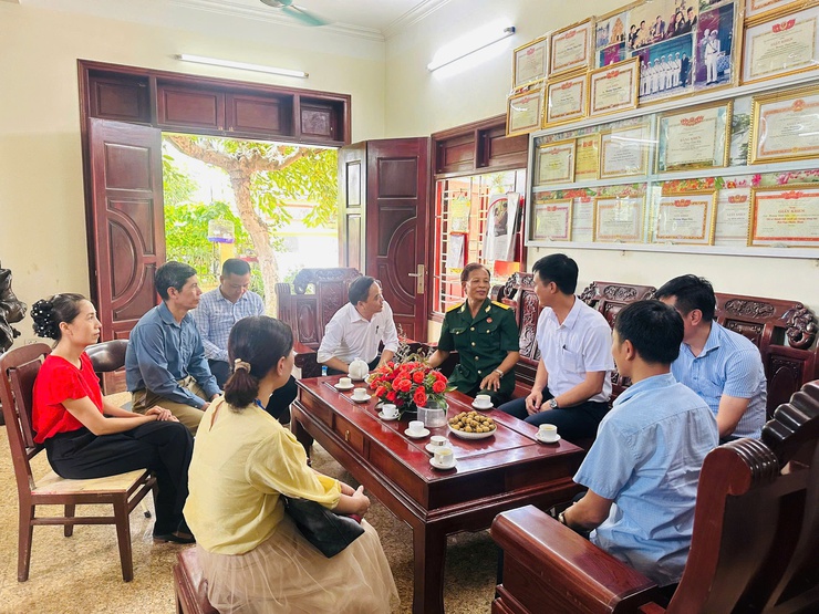 Đoàn công tác số 3 xã Thiên Lộc tổ chức thăm hỏi, tặng quà các mẹ Việt Nam anh hùng, gia đình chính sách, người có công trên địa bàn xã - Ảnh 5.