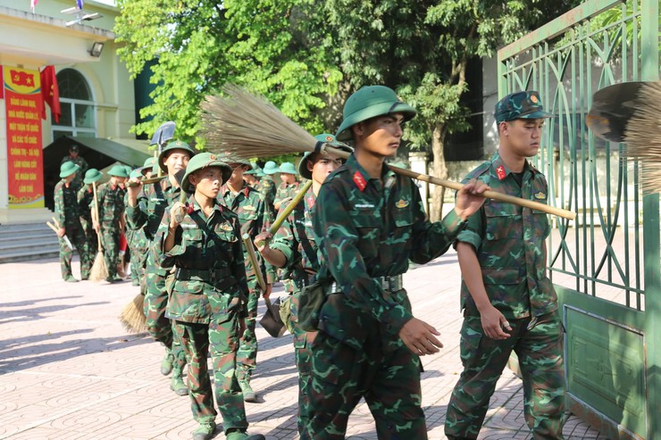 TÌNH QUÂN DÂN THẮM ĐƯỢM TRONG ĐỢT HÀNH QUÂN DÃ NGOẠI LÀM CÔNG TÁC DÂN VẬN TẠI XÃ SÓC SƠN- Ảnh 6.