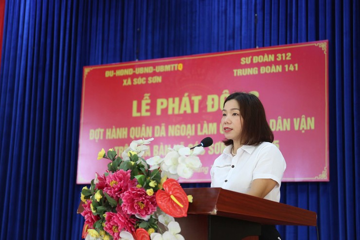 TÌNH QUÂN DÂN THẮM ĐƯỢM TRONG ĐỢT HÀNH QUÂN DÃ NGOẠI LÀM CÔNG TÁC DÂN VẬN TẠI XÃ SÓC SƠN- Ảnh 1.