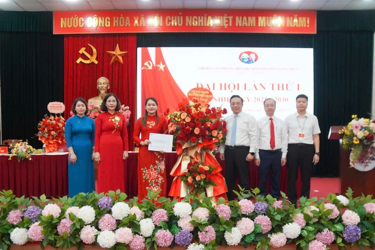 Chi bộ Văn phòng UBND phường, Chi bộ Cảnh sát khu vực phường Long Biên  tổ chức thành công đại hội lần thứ nhất, nhiệm kỳ 2025-2030- Ảnh 2.