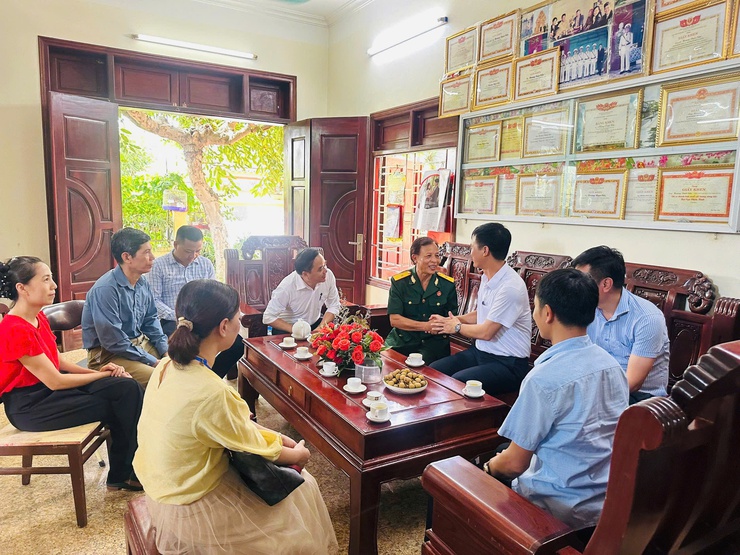 Đoàn công tác số 3 xã Thiên Lộc tổ chức thăm hỏi, tặng quà các mẹ Việt Nam anh hùng, gia đình chính sách, người có công trên địa bàn xã - Ảnh 7.
