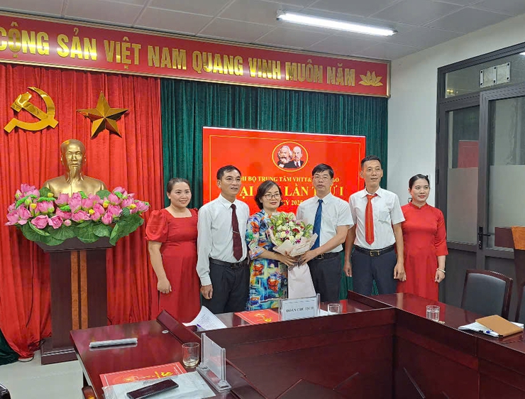 Chi bộ Trung tâm Văn hóa - Thông tin và Thể thao phường Phú Lương tổ chức thành công Đại hội lần thứ Nhất, nhiệm kỳ 2025 - 2030- Ảnh 1.