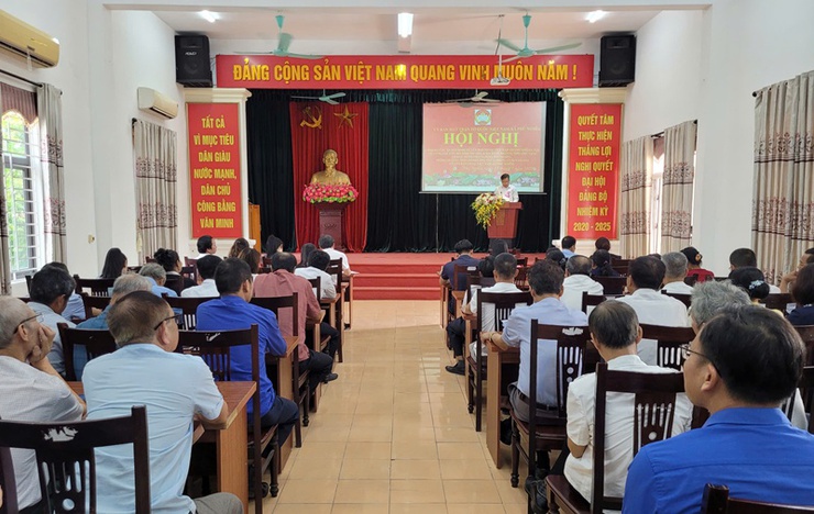 Ủy ban MTTQ Việt Nam xã Phú Nghĩa tổ chức Hội nghị công bố Quyết định về kiện toàn nhân sự Phó Chủ tịch Ủy ban MTTQ; triển khai chương trình công tác 6 tháng cuối năm 2025- Ảnh 1.