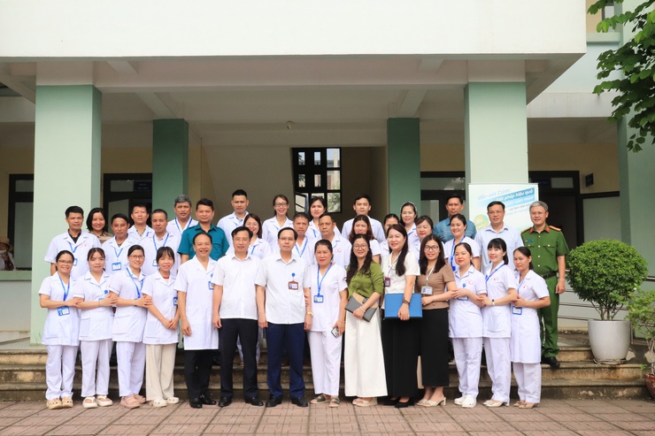 Ban thường vụ Đảng ủy Phú Nghĩa làm việc với tập thể lãnh đạo, viên chức, nhân viên Trạm Y tế xã- Ảnh 1.