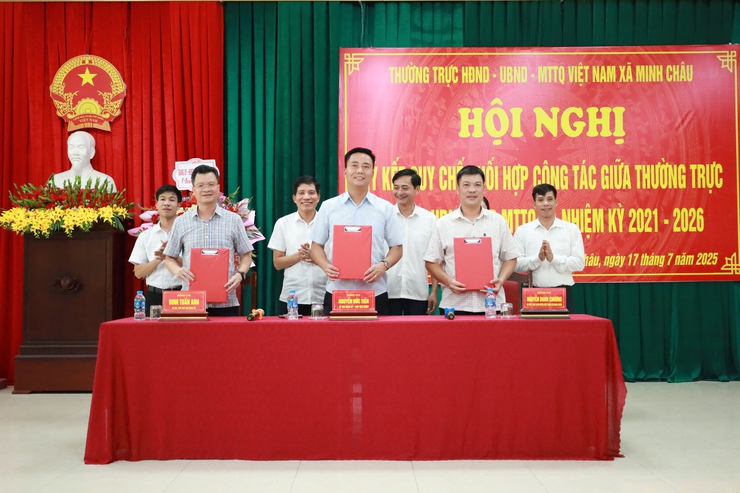 HĐND xã Minh Châu công bố Quyết định thành lập Tổ đại biểu và ký kết chương trình phối hợp công tác năm 2025- Ảnh 4.