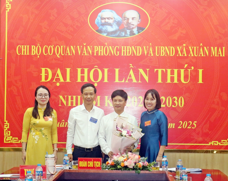 Chi bộ Văn phòng HĐND và UBND xã tổ chức thành công Đại hội nhiệm kỳ 2025 - 2030- Ảnh 6.