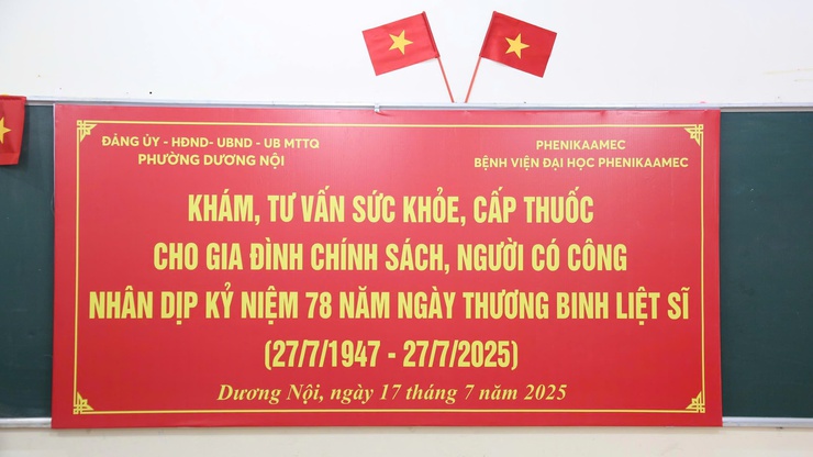 Phường Dương Nội tổ chức khám bệnh, cấp phát thuốc miễn phí cho người có công, gia đình chính sách nhân kỷ niệm 78 năm Ngày Thương binh - Liệt sĩ- Ảnh 1.