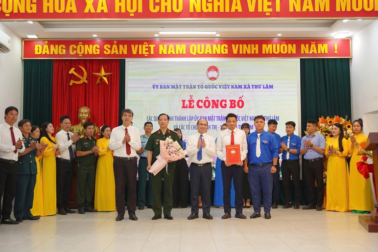 UBMTTQ xã Thư Lâm tổ chức Lễ công bố các Quyết định thành lập Ủy ban MTTQ Việt Nam xã và các tổ chức chính trị, xã hội xã Thư Lâm.- Ảnh 3.