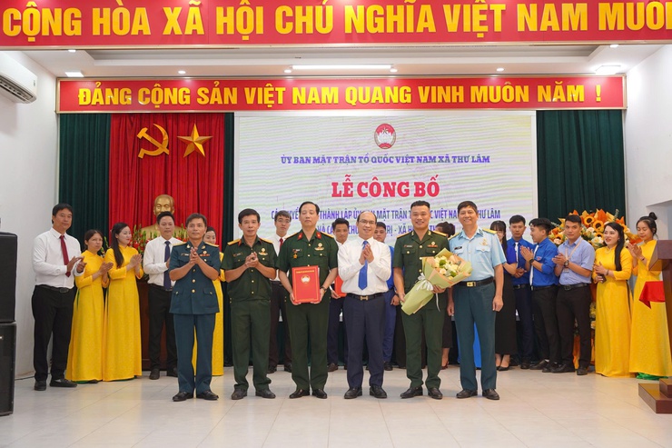 UBMTTQ xã Thư Lâm tổ chức Lễ công bố các Quyết định thành lập Ủy ban MTTQ Việt Nam xã và các tổ chức chính trị, xã hội xã Thư Lâm.- Ảnh 4.