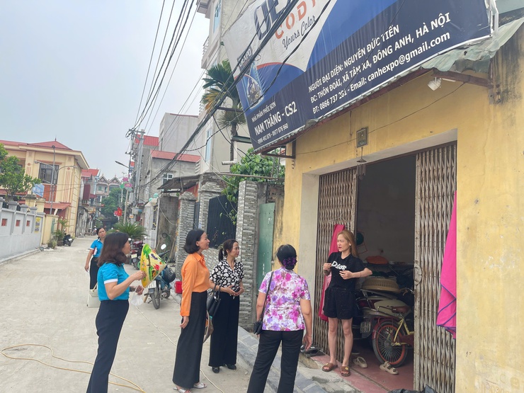Cơ quan Thường trực Hội LHPN xã Vĩnh Thanh làm việc với các Chi Hội thôn Đông và thôn Đoài xã.- Ảnh 2.