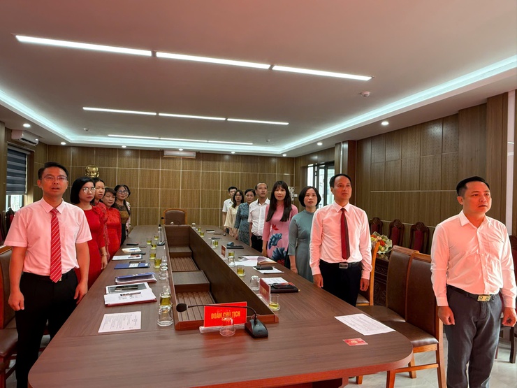 Các chi bộ trực thuộc Đảng bộ UBND Phường Phú Thượng sôi nổi tổ chức Đại hội nhiệm kỳ 2025-2030- Ảnh 1.