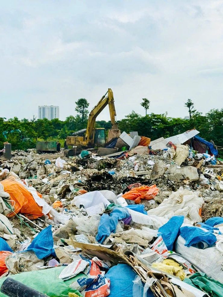 Xử lý dứt điểm các vi phạm trên đất nông nghiệp tại Khu tây làng (xã Yên Mỹ cũ)- Ảnh 1.