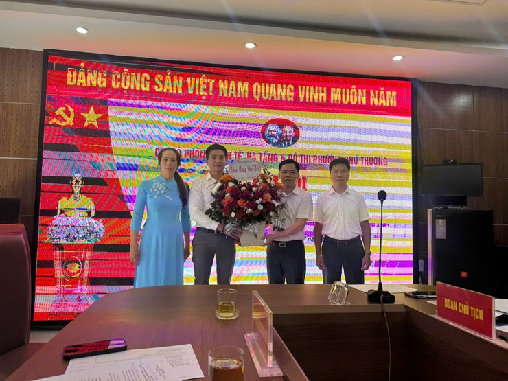 Các chi bộ trực thuộc Đảng bộ UBND Phường Phú Thượng sôi nổi tổ chức Đại hội nhiệm kỳ 2025-2030- Ảnh 5.