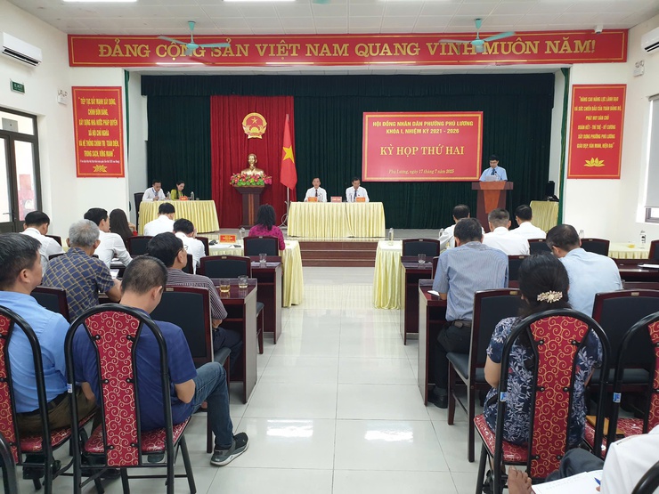 Kỳ họp thứ Hai HĐND phường Phú Lương khóa I, nhiệm kỳ 2021-2026 thông qua 07 Nghị quyết quan trọng- Ảnh 1.