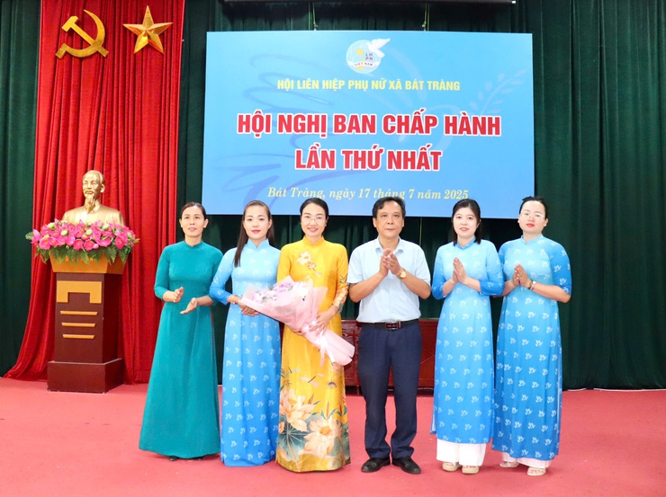 Hội Liên hiệp Phụ nữ xã Bát Tràng họp Ban Chấp hành lần thứ nhất kiện toàn tổ chức bộ máy- Ảnh 2.