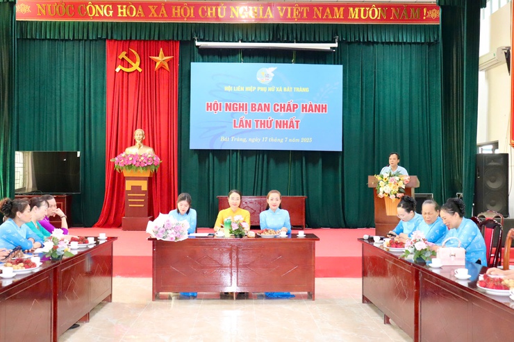 Hội Liên hiệp Phụ nữ xã Bát Tràng họp Ban Chấp hành lần thứ nhất kiện toàn tổ chức bộ máy- Ảnh 1.