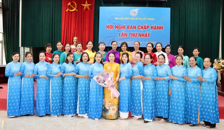 Hội Liên hiệp Phụ nữ xã Bát Tràng họp Ban Chấp hành lần thứ nhất kiện toàn tổ chức bộ máy- Ảnh 3.