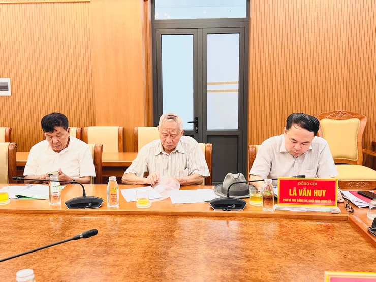 Phát huy trí tuệ tập thể và tinh thần dân chủ, trách nhiệm trong thảo luận, đóng góp vào dự thảo Báo cáo chính trị Đại hội đại biểu Đảng bộ xã Thanh Trì lần thứ I, nhiệm kỳ 2025-2030- Ảnh 8.