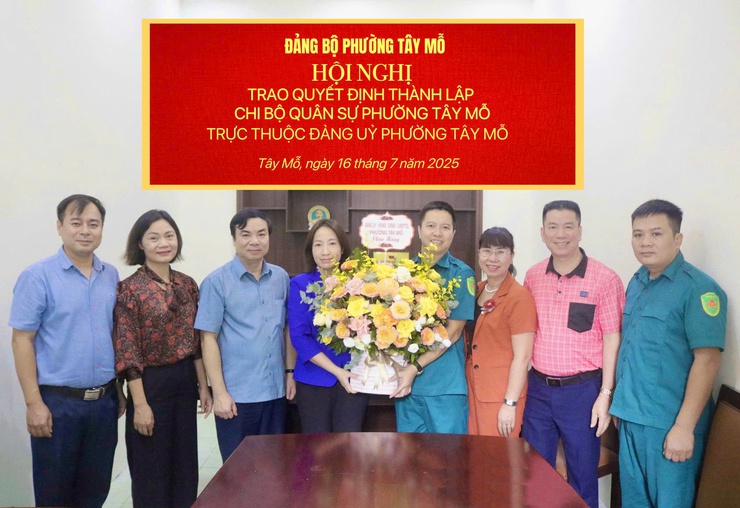 Phường Tây Mỗ công bố và trao quyết định thành lập Chi bộ Quân sự phường Tây Mỗ- Ảnh 2.