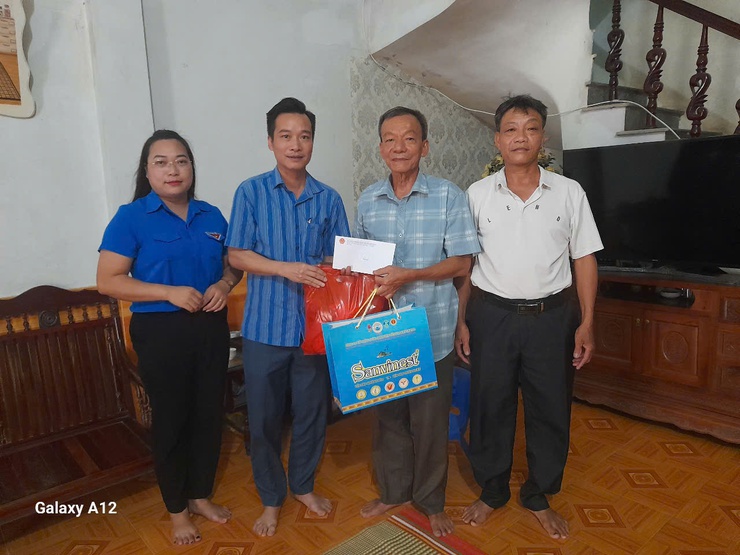 Xã Thanh Oai: Thăm hỏi, tặng quà các gia đình chính sách, người có công tiêu biểu- Ảnh 6.