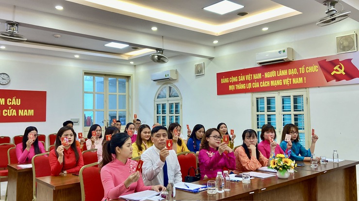 ĐẠI HỘI CHI BỘ PHÒNG VĂN HÓA XÃ HỘI PHƯỜNG CỬA NAM: KHỞI ĐẦU MỘT CHẶNG ĐƯỜNG MỚI ĐẦY THẮNG LỢI- Ảnh 5.