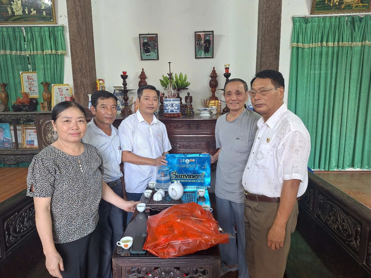 Xã Thanh Oai: Thăm hỏi, tặng quà các gia đình chính sách, người có công tiêu biểu- Ảnh 8.