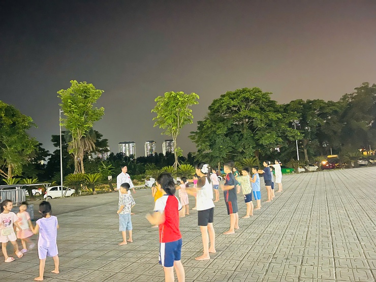 ĐOÀN THANH NIÊN XÃ BÌNH MINH TỔ CHỨC LỚP DẠY VÕ MIỄN PHÍ CHO THIẾU NHI - SÂN CHƠI BỔ ÍCH MÙA HÈ- Ảnh 1.