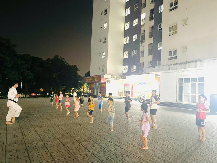 ĐOÀN THANH NIÊN XÃ BÌNH MINH TỔ CHỨC LỚP DẠY VÕ MIỄN PHÍ CHO THIẾU NHI - SÂN CHƠI BỔ ÍCH MÙA HÈ- Ảnh 2.