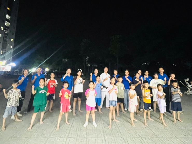 ĐOÀN THANH NIÊN XÃ BÌNH MINH TỔ CHỨC LỚP DẠY VÕ MIỄN PHÍ CHO THIẾU NHI - SÂN CHƠI BỔ ÍCH MÙA HÈ- Ảnh 3.