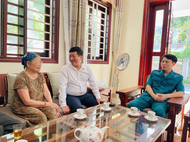 ĐỒNG CHÍ TỐNG MINH KIỀU – ĐUV, TRƯỞNG PHÒNG VH-XH XÃ SÓC SƠN THĂM, TẶNG QUÀ NGƯỜI CÓ CÔNG VỚI CÁCH MẠNG- Ảnh 2.